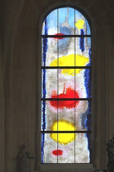 A l’église Notre-Dame de la Nativité d’Armancourt (Oise, 60), les vitraux de Bertrand Créac’h