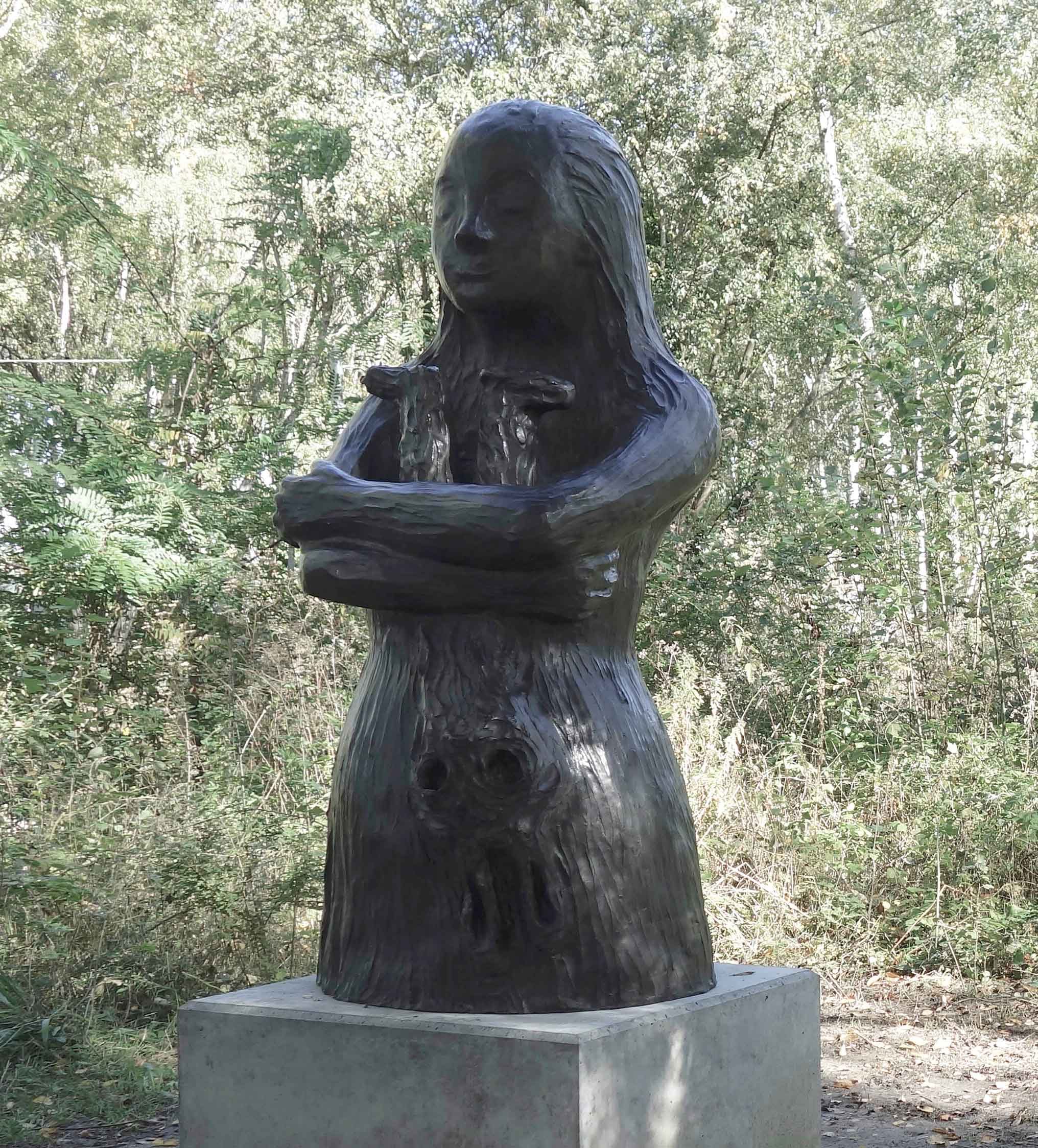 « Tenir » de Françoise Petrovitch, la première œuvre pérenne du parc du Louvr...