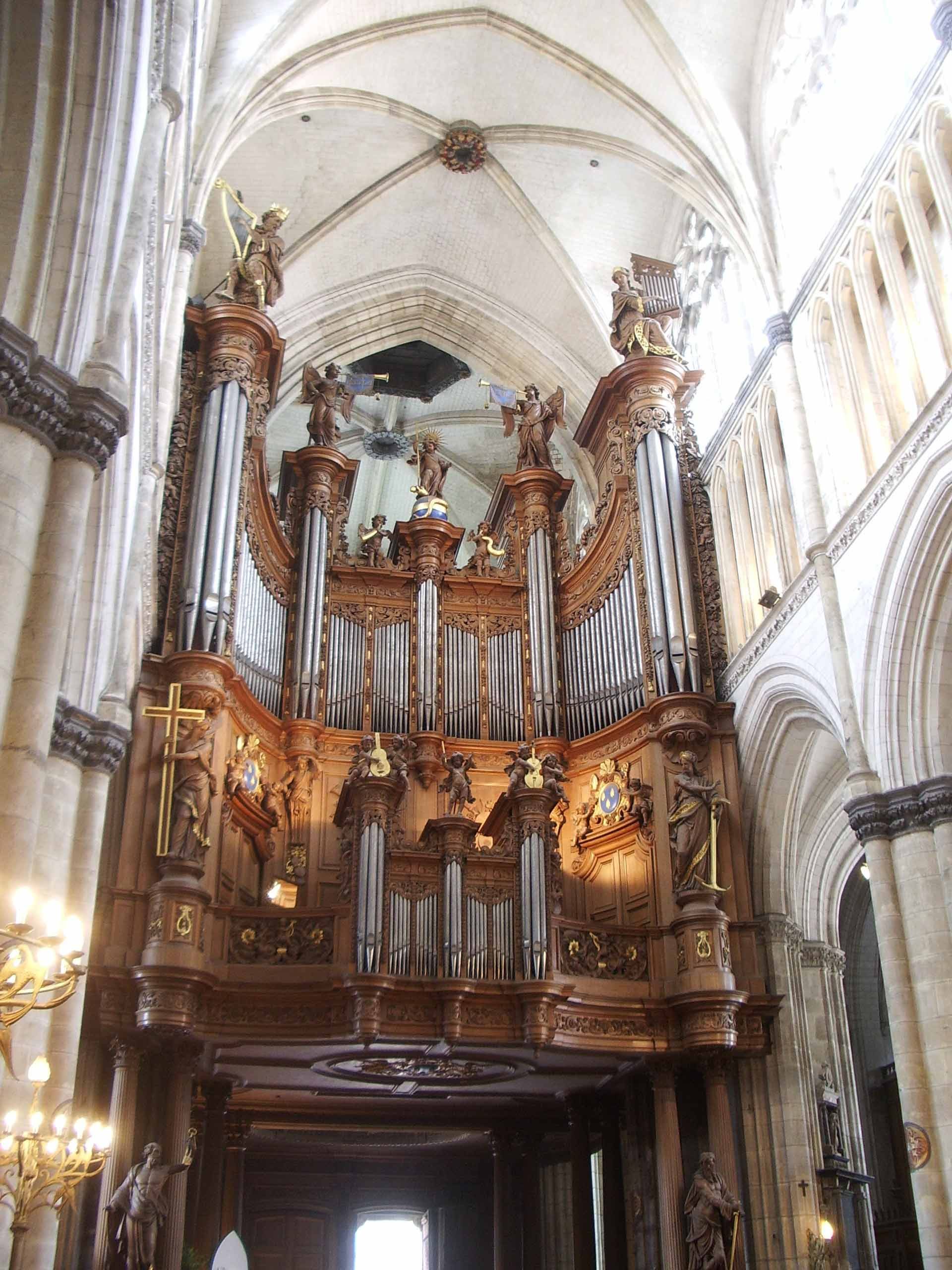 Lever les yeux, ouvrir ses oreilles : contempler l’orgue de la cathédrale de Saint-Omer