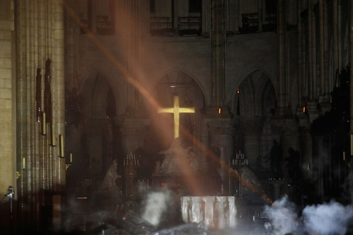 « Combat dans les ruines ».  La tristesse, l’espérance et la Gloire à Notre-Dame de Paris