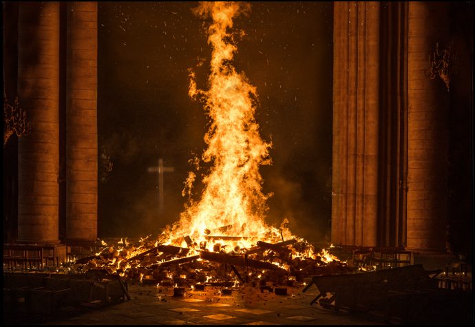 « Notre-Dame brûle », la nouvelle guerre du feu de Jean-Jacques Annaud