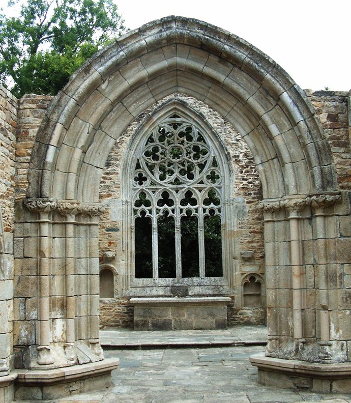 La fabuleuse histoire de la restauration de la chapelle Saint-Philibert à Plo...