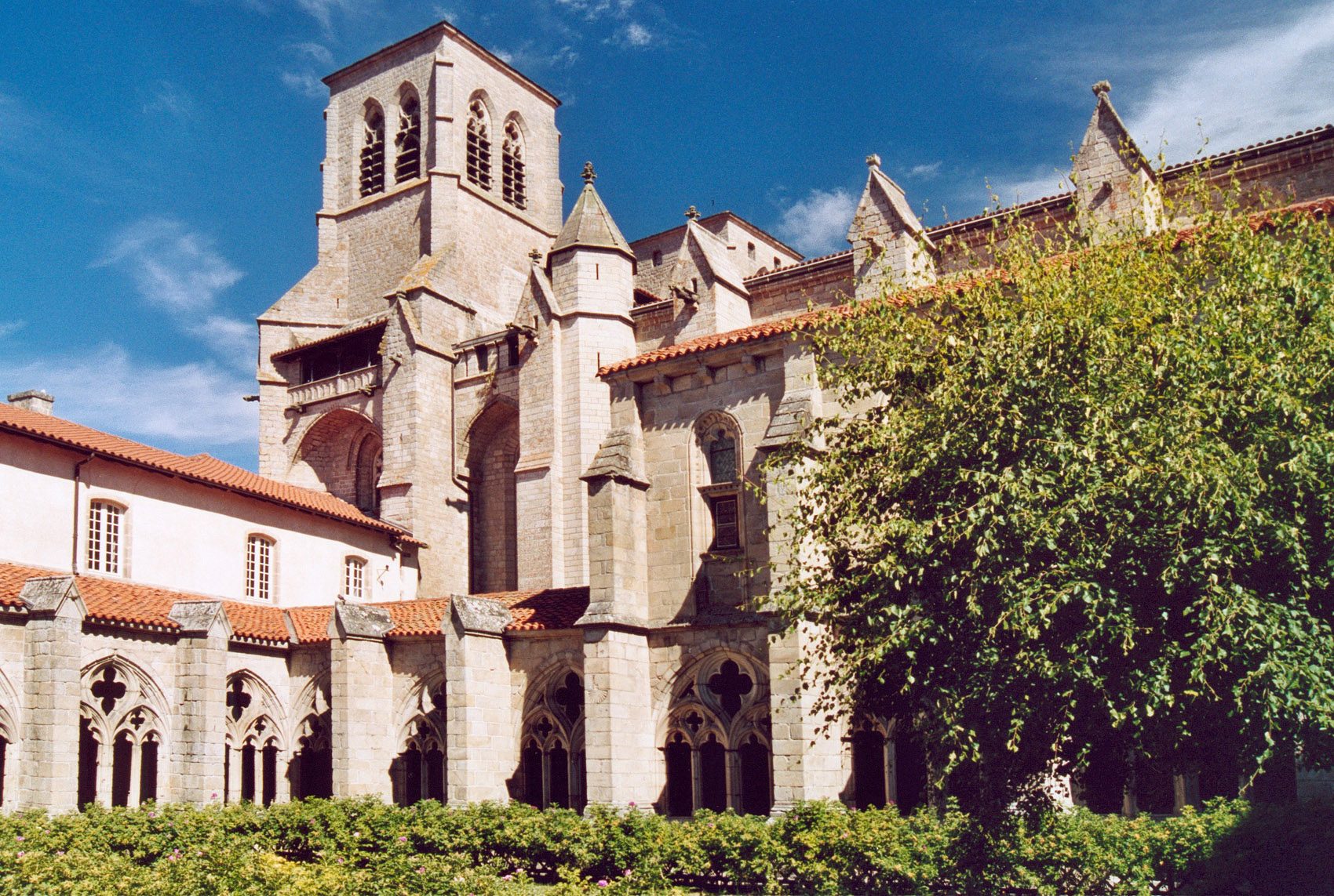 L’abbaye de la Chaise-Dieu rend hommage à la dignité des femmes